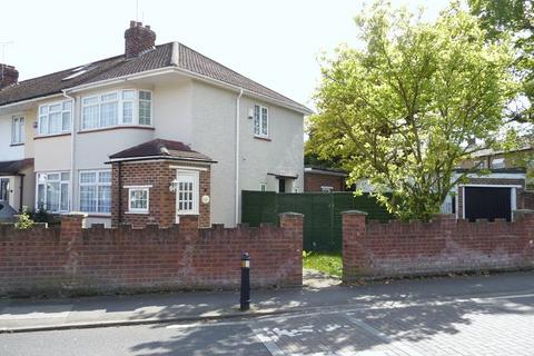 3 bedroom terraced house to rent, Bower Way, Slough