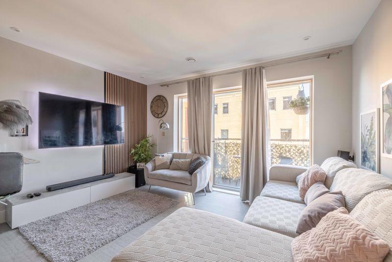 Living room +...