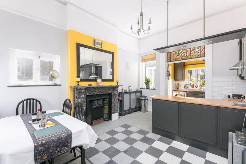 Kitchen/Dining Area