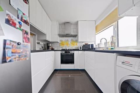 3 bedroom ground floor flat for sale, Christchurch Park, Sutton