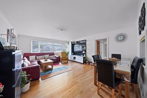 3 bedroom ground floor flat for sale, Christchurch Park, Sutton