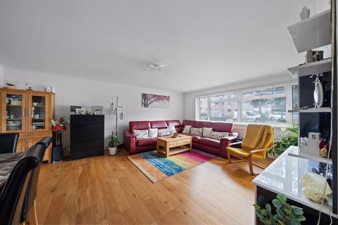 3 bedroom ground floor flat for sale, Christchurch Park, Sutton