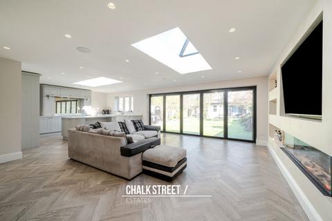 34 Beverley Gardens, Hornchurch, RM11 3PA