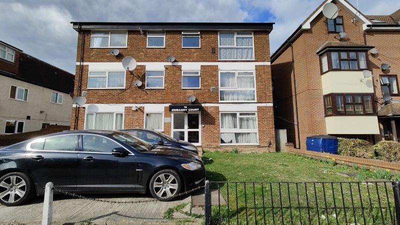 One Bed Top Floor Flat Kenton Road Harrow With Sh