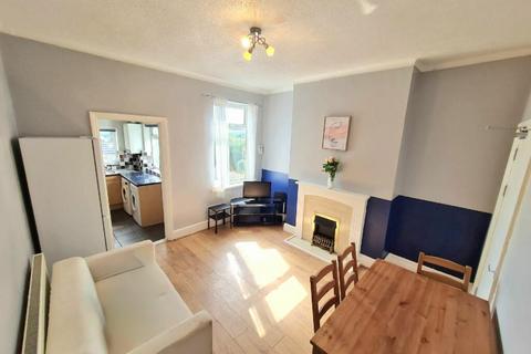 3 bedroom terraced house to rent, City Road, Sheffield