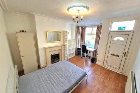 3 bedroom terraced house to rent, City Road, Sheffield