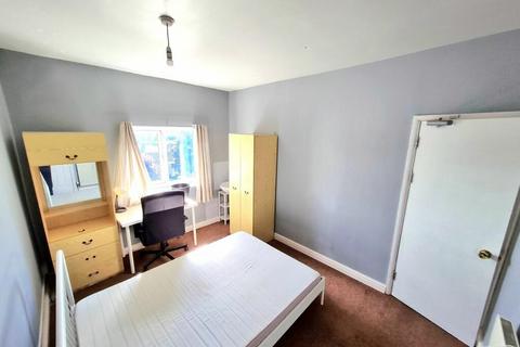 3 bedroom terraced house to rent, City Road, Sheffield