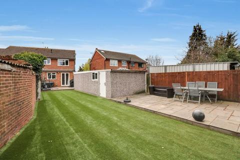 2 Field Close, Harlington, Hayes, UB3 5ND