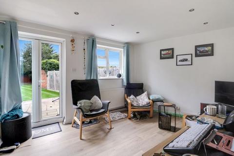 2 Field Close, Harlington, Hayes, UB3 5ND