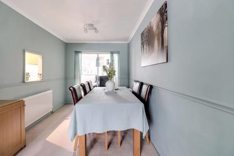 2 Field Close, Harlington, Hayes, UB3 5ND