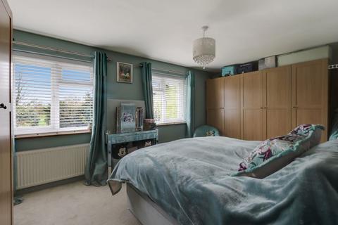2 Field Close, Harlington, Hayes, UB3 5ND