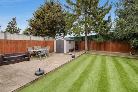 2 Field Close, Harlington, Hayes, UB3 5ND