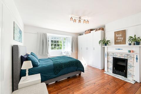 39a Manor Drive, Surbiton, KT5 8NF