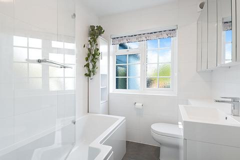 39a Manor Drive, Surbiton, KT5 8NF