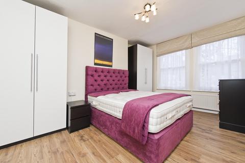 3 bedroom flat for sale, Lakeside Road, London, W14