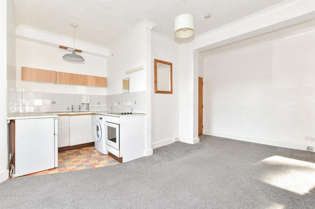 Lounge/ Kitchen