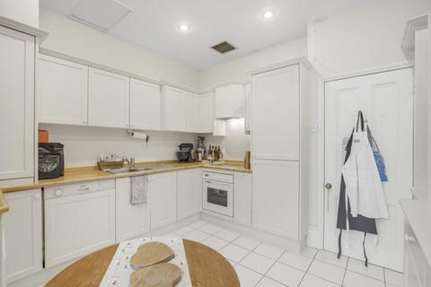 2 bedroom flat for sale, Ennismore Gardens London