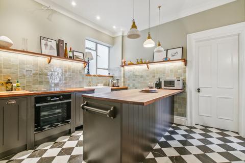 1 bedroom flat for sale, Ennismore Gardens London
