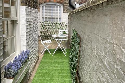 2 bedroom flat for sale, Pont Street London