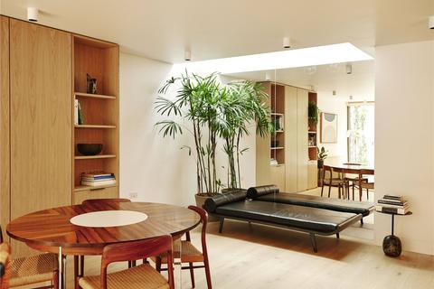 3 bedroom flat to rent, Weymouth Mews, Marylebone, W1G