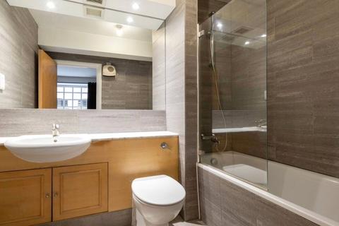 3 bedroom flat to rent, Gainsford Street, London, UK, SE1