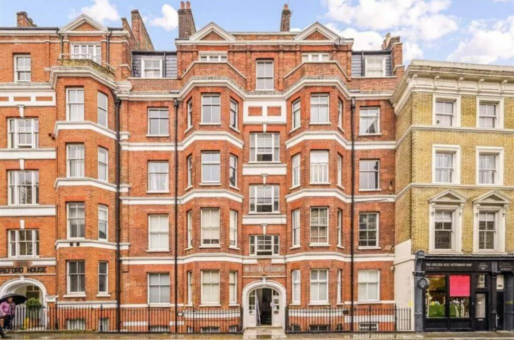 fulham-road-london-sw10-3-bed-flat-3-700-pcm-854-pw