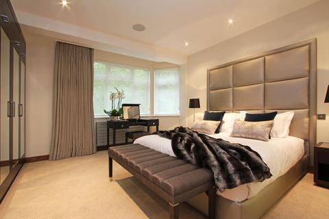 3 bedroom flat to rent, Ennismore Gardens, London, SW7