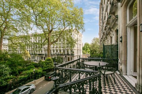 2 bedroom flat to rent, Ennismore Gardens, London, SW7