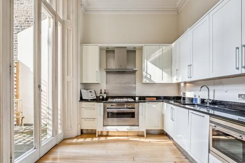 2 bedroom flat to rent, Ennismore Gardens, London, SW7