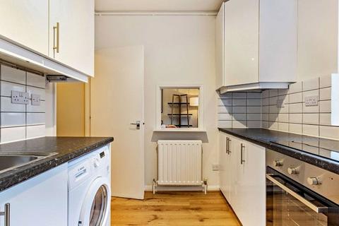 2 bedroom flat to rent, Fulham Road, London, SW3