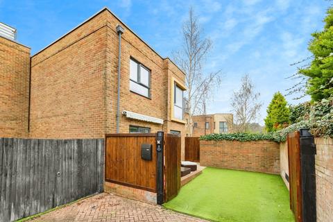 Lone Eagle Close, Southampton SO19