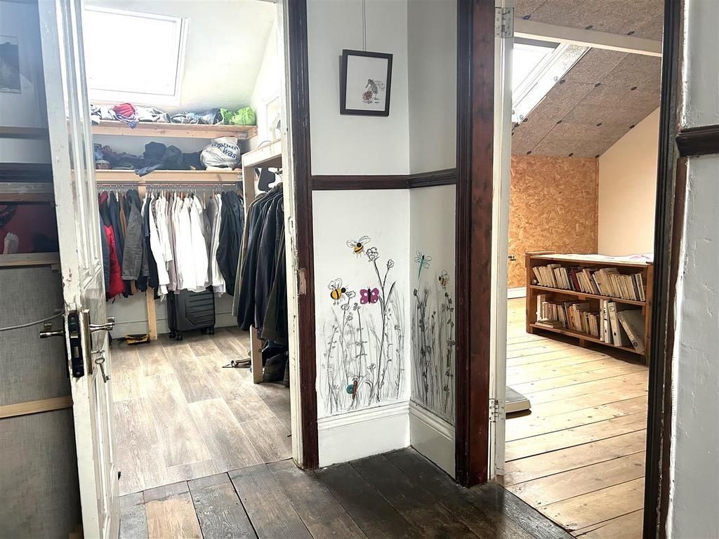 Walk-in Wardrobe/Utility/Study