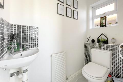 19 Felton Lea, Sidcup, DA14 6BA