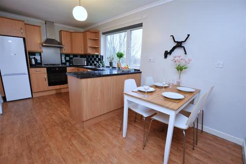 98 Sheldrick Close, London, SW19 2UH