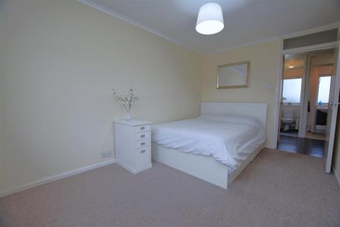 98 Sheldrick Close, London, SW19 2UH