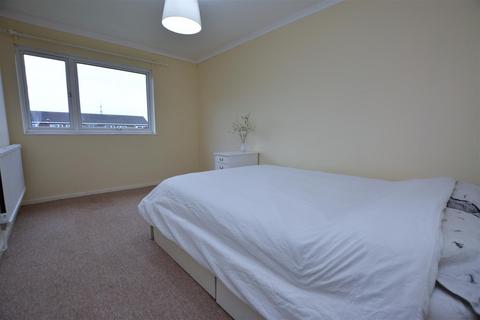 98 Sheldrick Close, London, SW19 2UH
