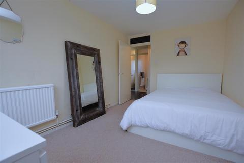 98 Sheldrick Close, London, SW19 2UH