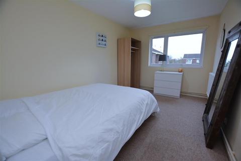 98 Sheldrick Close, London, SW19 2UH
