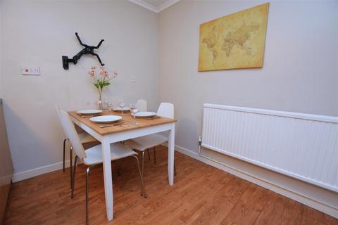 98 Sheldrick Close, London, SW19 2UH
