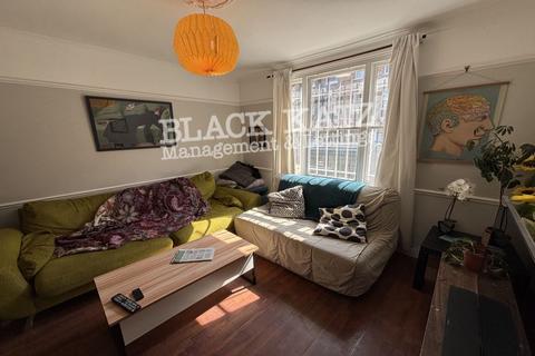undefined, SE17