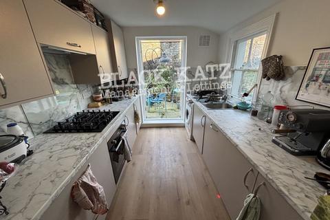 undefined, SE17