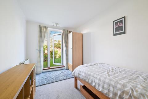 5 Rosebery Close, Morden, SM4 4NR