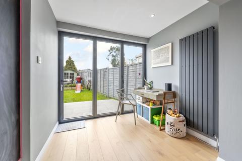 undefined, Kingsbridge Road, Morden SM4