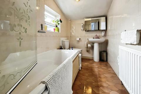 1 bedroom end of terrace house for sale, Market Street, Hyde SK14