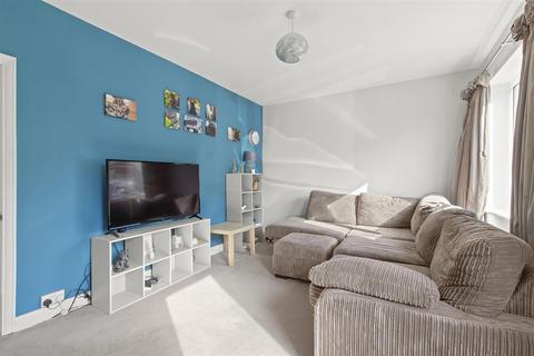 15 Maylea Drive, Otley, LS21 3ND