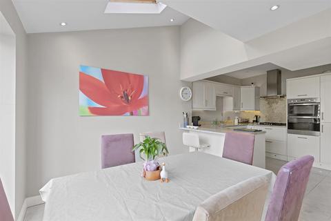 15 Maylea Drive, Otley, LS21 3ND