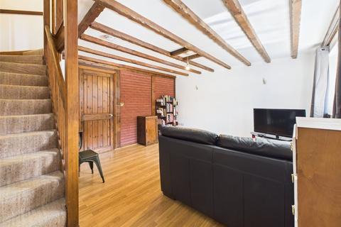 2 Chapman Way, Cheltenham, GL51 3NE