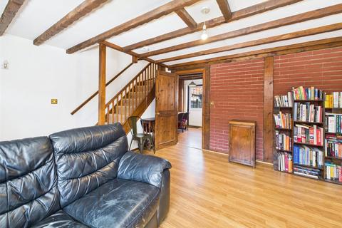 2 Chapman Way, Cheltenham, GL51 3NE