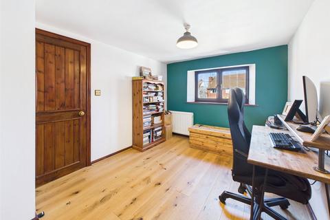 2 Chapman Way, Cheltenham, GL51 3NE