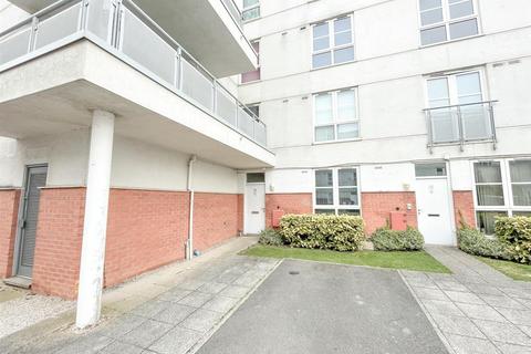 1 bedroom flat for sale, Quainton Road, Leicester